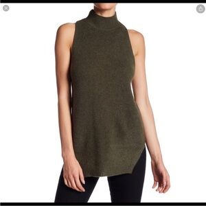 360 Cashmere mock neck tank Size Small